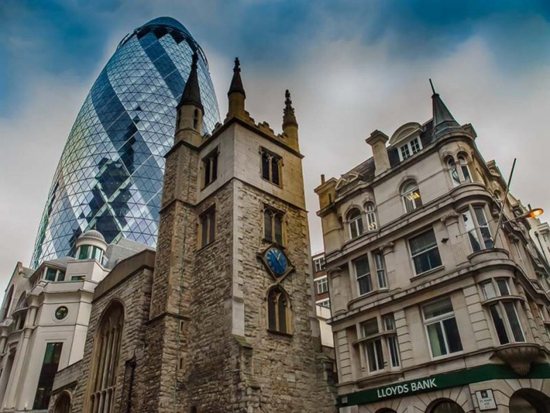 Дундад зууны үеийн цайз болоод 21-р зууны барилга - Лондон
