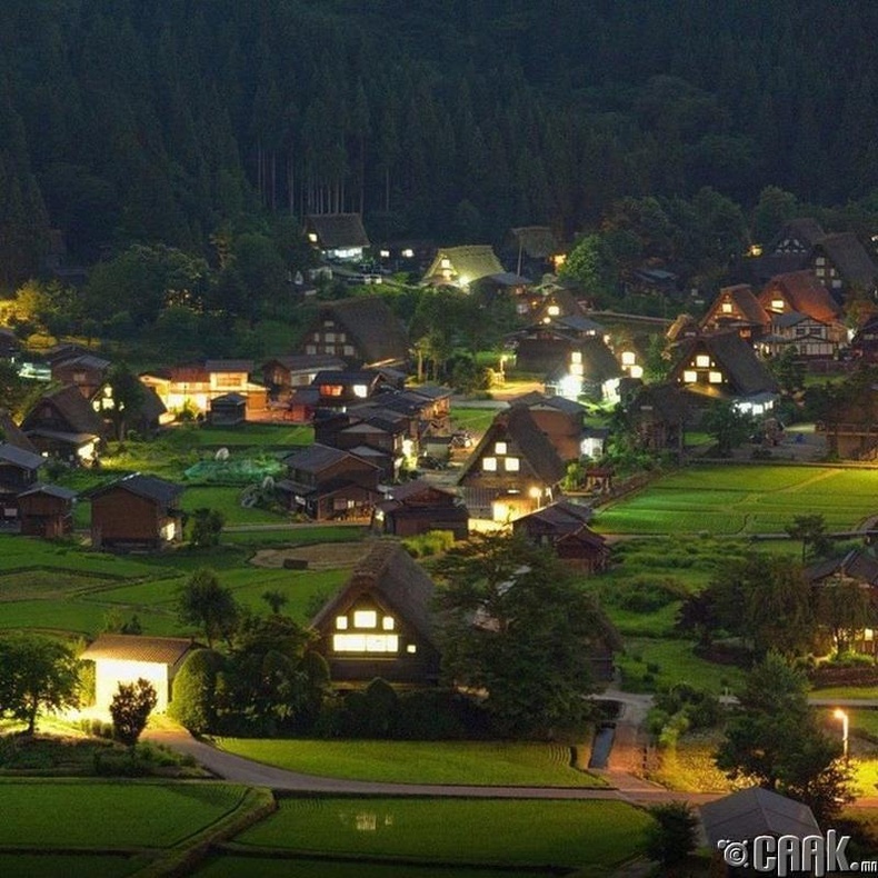 Үлгэрийн мэт Японы тосгон