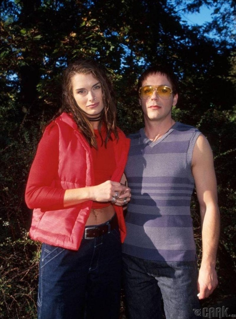 Америкийн нэрт жүжигчин Брук Шилдс (Brooke Shields), Бага Роберт Дауни нар, 1998 он
