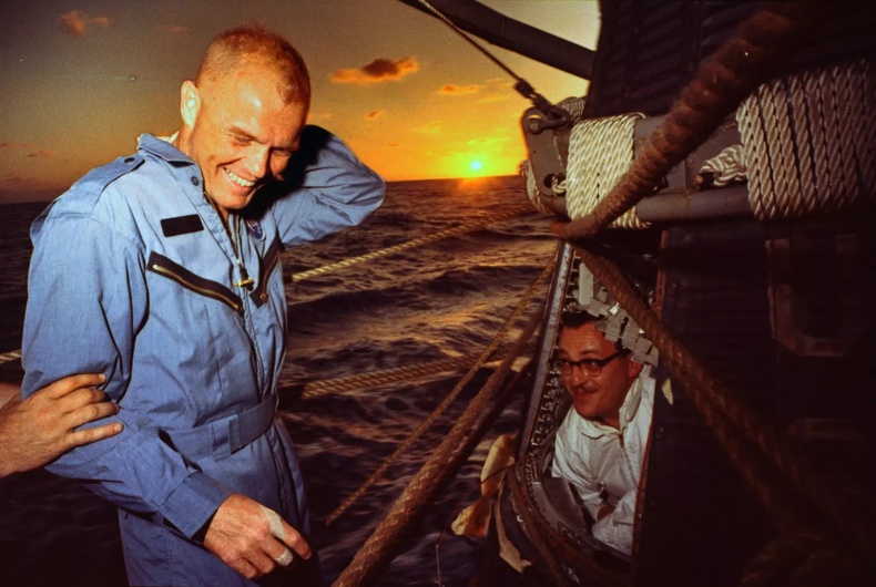 1962 он: Жон Гленн дэлхийн тойрог замаар тойрсон анхны Америк хүн болжээ