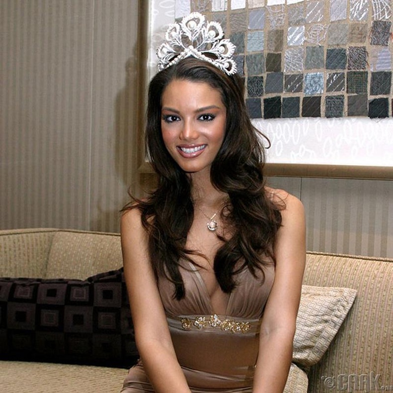 "Miss Universe-2006"-ын ялагч: Пуэрто Рикогын гоо бүсгүй Зулейка Ривера, 18 настай, 175 см өндөр.
