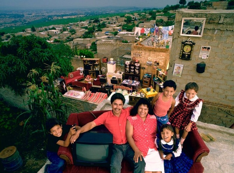 Мексикийн Гвадалахара хотод оршин суудаг Кастиллогийн гэр бүл