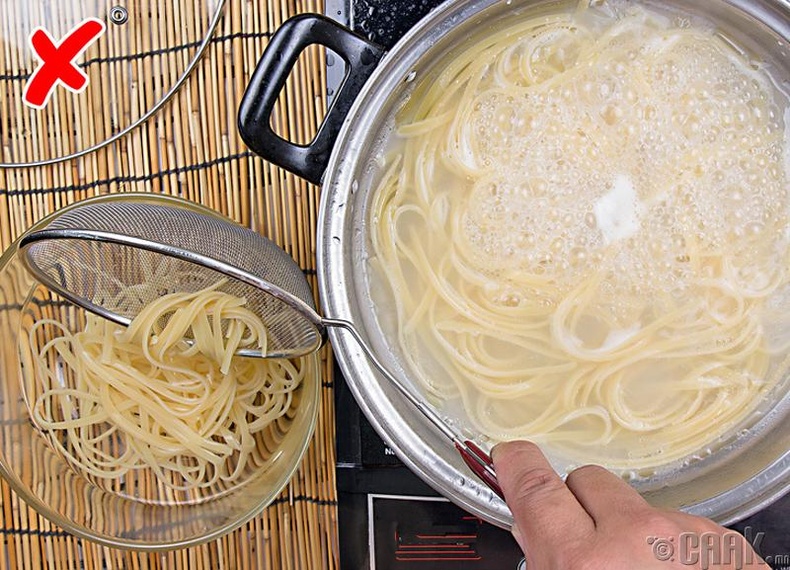 Шпагетти гоймонг бага усанд чанаад зайлдаг