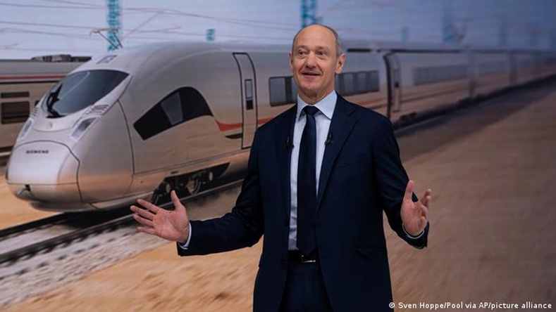 Египет улс "Siemens" компанитай өндөр хурдны галт тэрэгний систем байгуулах 8 тэрбум еврогийн гэрээ байгуулав