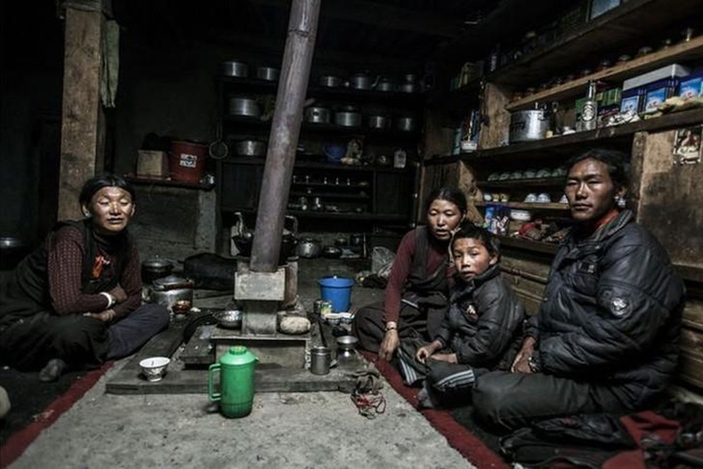 Непалчууд – Ах дүүс эхнэрээ хуваалцдаг