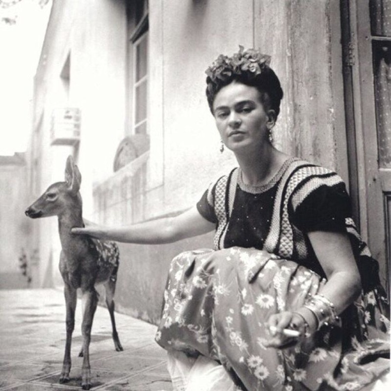 Фрида Кало тэжээвэр янзагатайгаа, 1939 он.