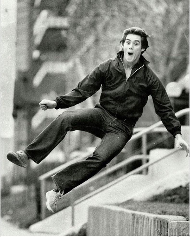 19 настай жүжигчин Жим Керри (Jim Carrey) 1981 он