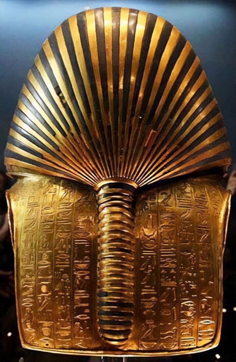 Тутанхамон фараоны алтан баг араасаа ингэж харагддаг