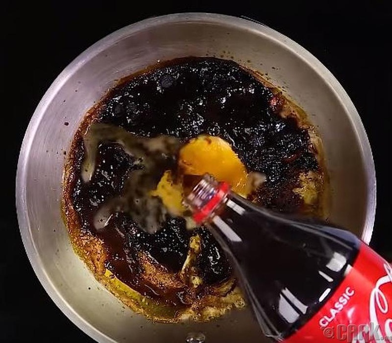 Түлэгдсэн тогоог "Кока-Кола" ундаагаар цэвэрлэж болно