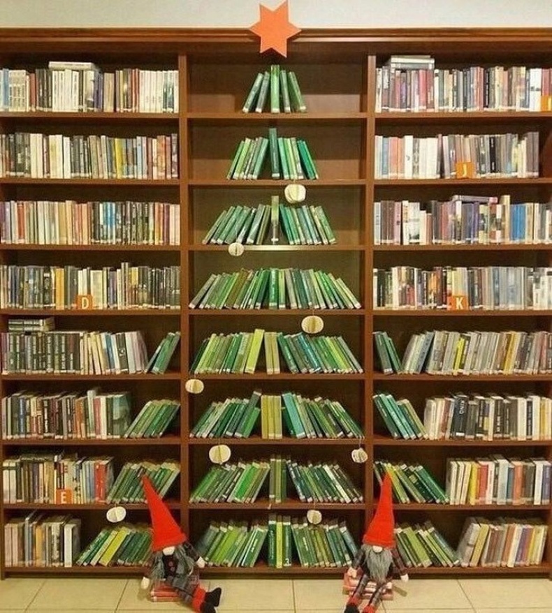 Номын санчийн гацуур мод