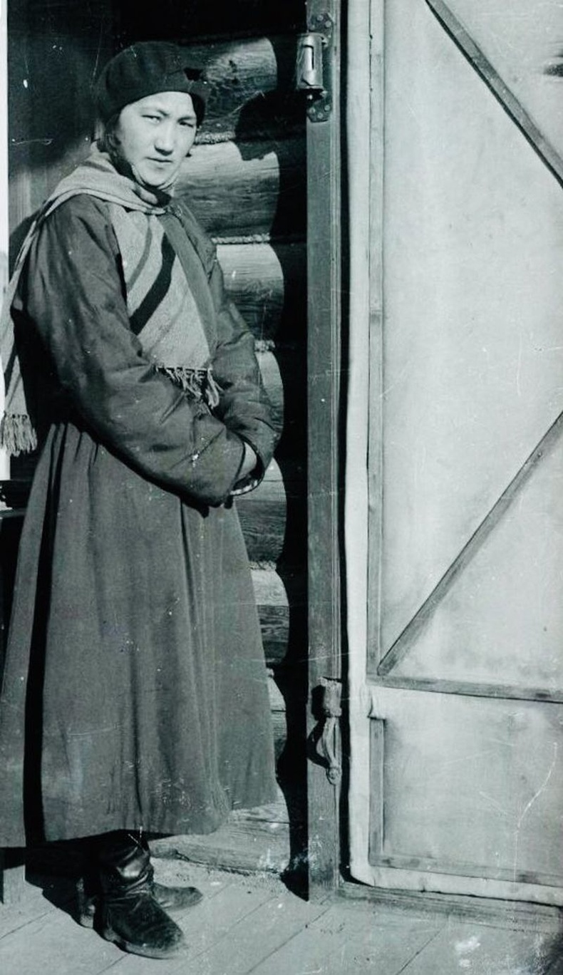 Залуухан монгол бүсгүй, 1933