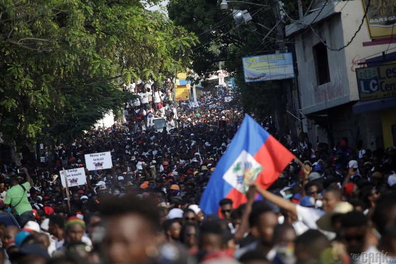 Гаитигийн жагсагчид Ерөнхийлөгч  Жовенел Моизыг огцрохыг шаарджээ