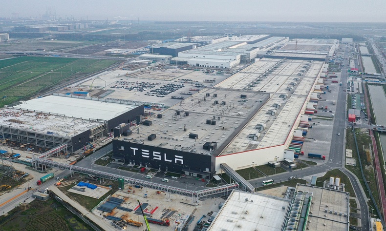 “Tesla” Шанхай дахь үйлдвэрийнхээ гарцыг нэмэгдүүлэхээр ажилтнуудаа тусгаарлав