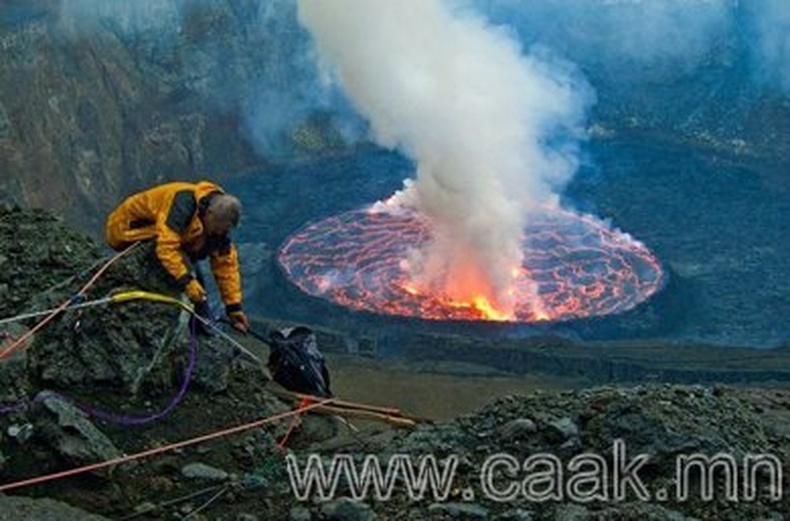 Nyiragongo галт уулын тогоон дундах нуур