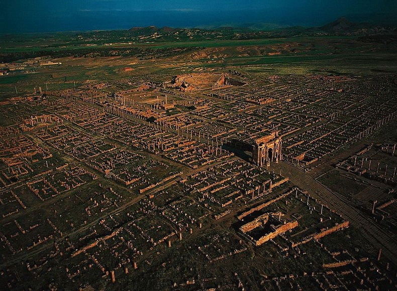 Хойд Африк дахь эртний Ромын Тимгад хот - Алжир