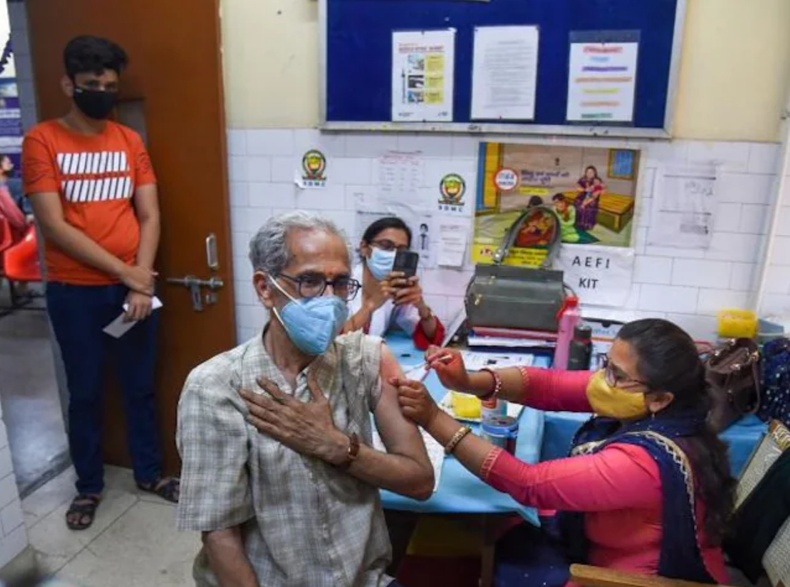 Энэтхэг даяар 2 тэрбум удаа вакцин тарьжээ