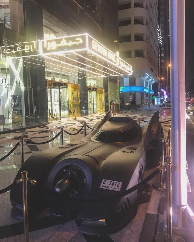 Бэтмэний унадаг машиныг кинон дээрээс, мөн Дубай хотоос харах боломжтой