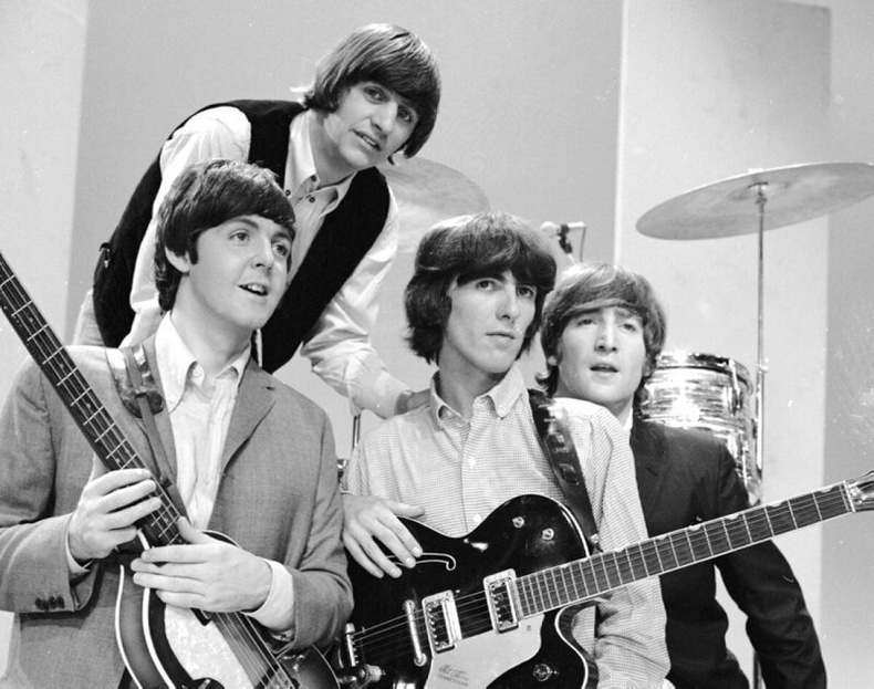 The Beatles хамтлаг хайр гэдэг үгийг дуунууд дээрээ 613 удаа ашигласан