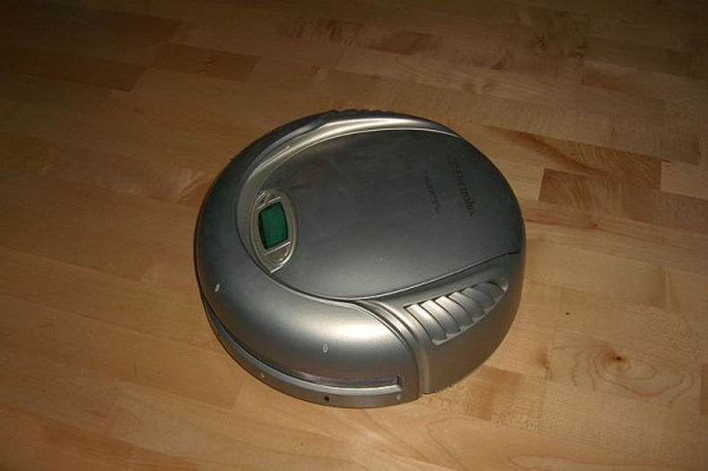 Хамгийн анхны автомат тоос сорогч Electrolux Trilobite, Швед - 1996 он