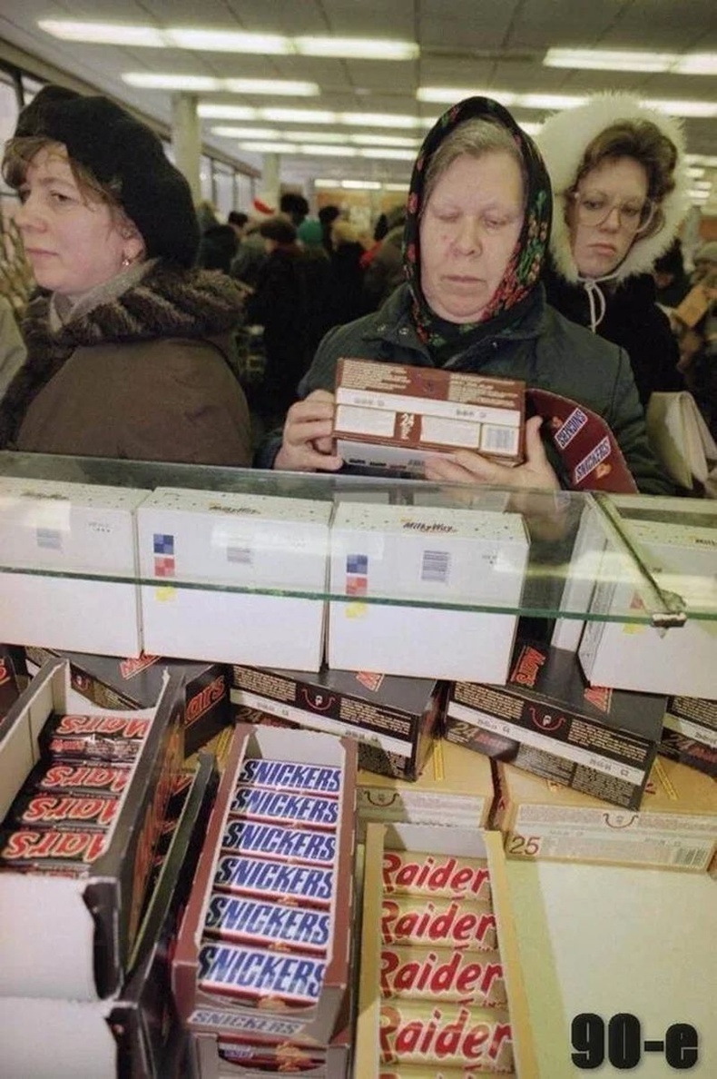 Зөвлөлтийн иргэд Snickers, Mars шоколадыг анх удаа худалдан авч буй нь, 1991