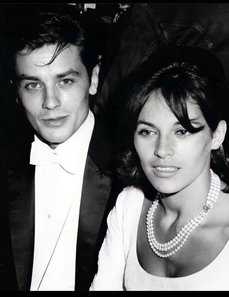 Францын жүжигчин Ален Делон эхнэр Наталигийн хамт. 1960-аад он
