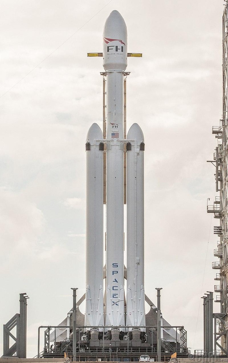 SpaceX компанийн пуужин "Falcon Heavy"