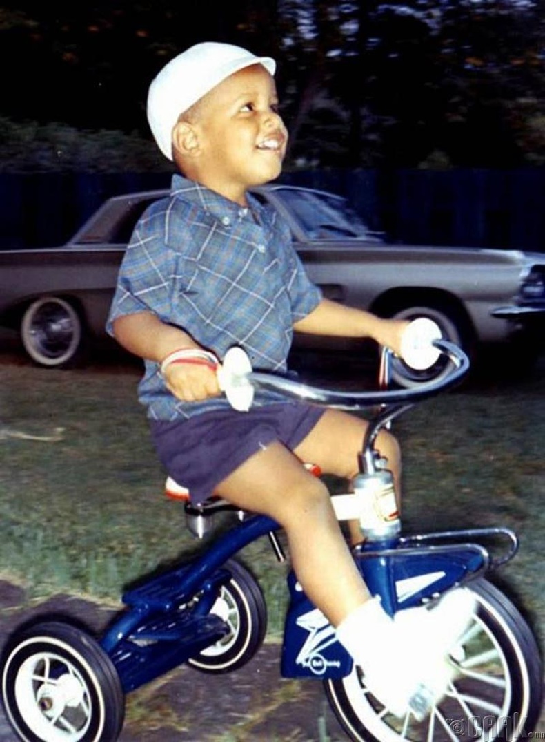 4 настай Барак Обама (1965)