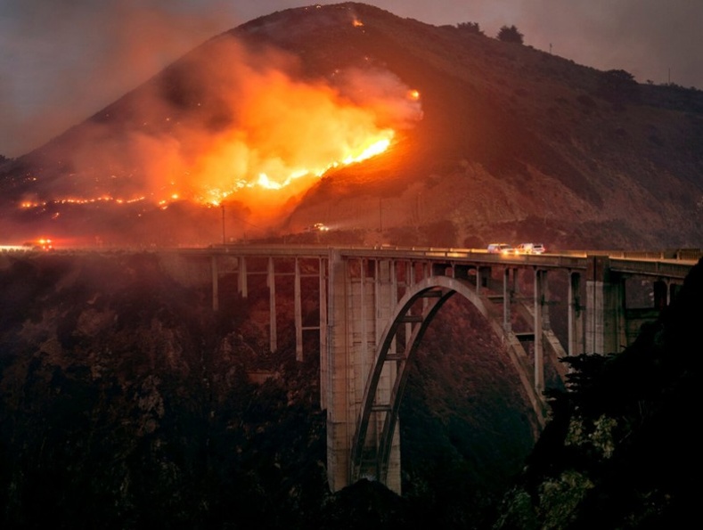 Калифорнийн ойн түймрийн улмаас иргэдийг нүүлгэн шилжүүлж байна