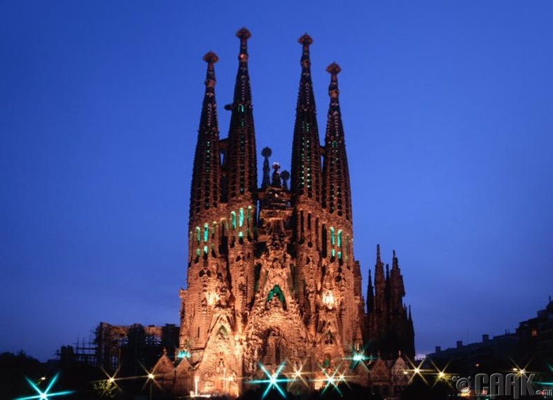 Барселон дахь "Sagrada Familia"-ийн сүм баригдаж дуусах болно - 2026 он