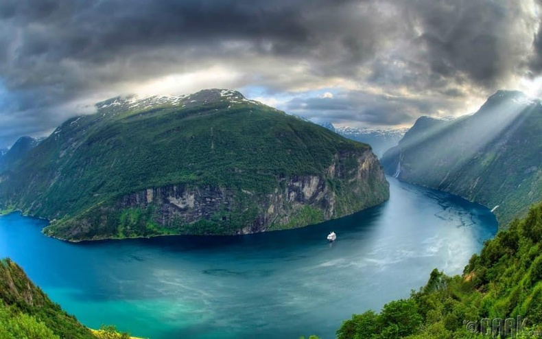"Geiranger Fjord" - Норвеги