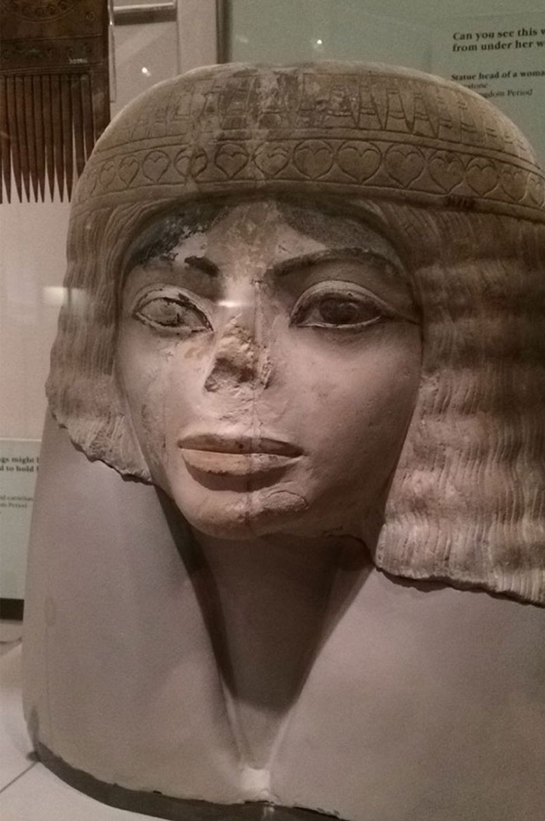 Майкл Жексон эртний Египетийн музей дотроос олджээ
