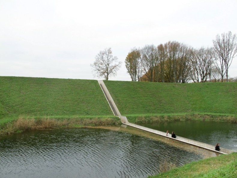 "Moses Bridge", Нидерланд