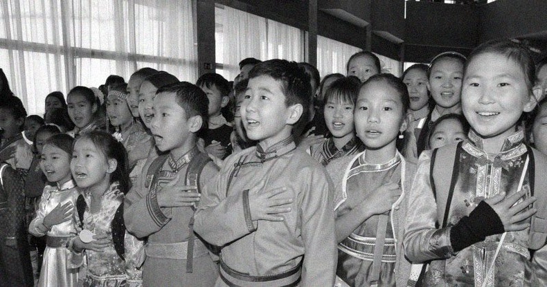 Өвөр Монголын малчин ардуудад үрчлэгдсэн 3000 хятад хүүхдийн түүх