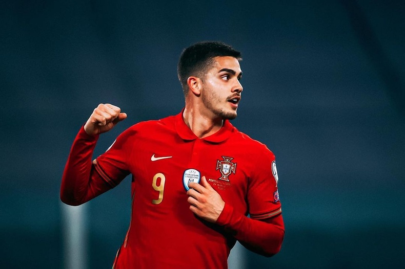 Португалийн 26 настай хөлбөмбөгчин Андре Силва (André Silva)