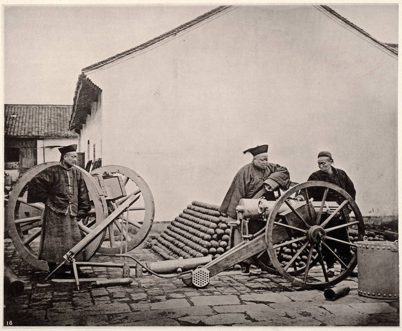 Их буу шалгаж байгаа түшмэд - Нанжин. 1872 он.