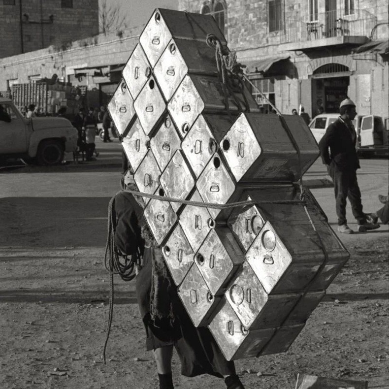 Каниструуд үүрч яваа хүн - Иерусалим хот, Израиль, 1969