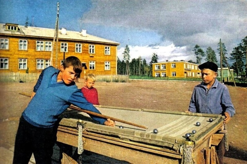 Биллиард тоглож буй хөвгүүд - 1967, ЗХУ-ын Братск хот