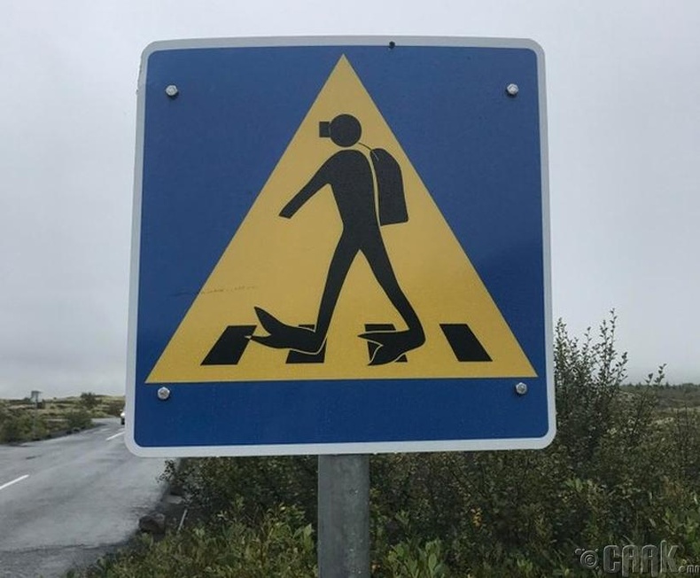 Ерөнхийдөө Исланд дахь замын тэмдэгнүүд бол арай өөр түвшнийх...