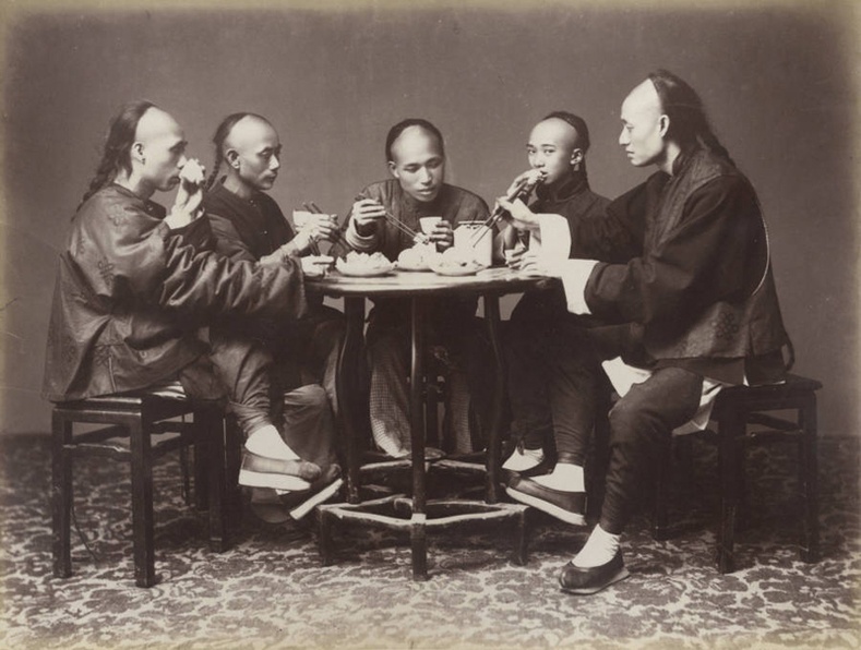 Хоол идэж буй эрчүүд - Хонконг. 1880 он.