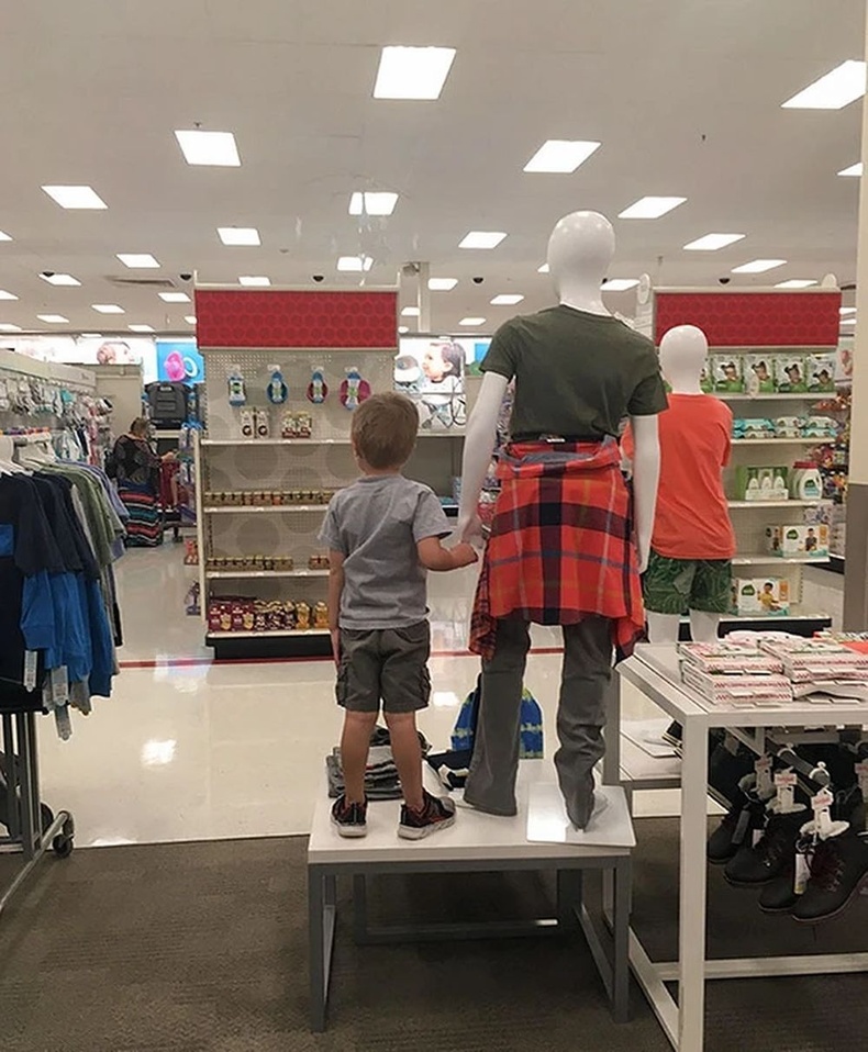 "Дэлгүүрээр явж байхдаа хүүгээ олохгүй хэсэг хайтал..."