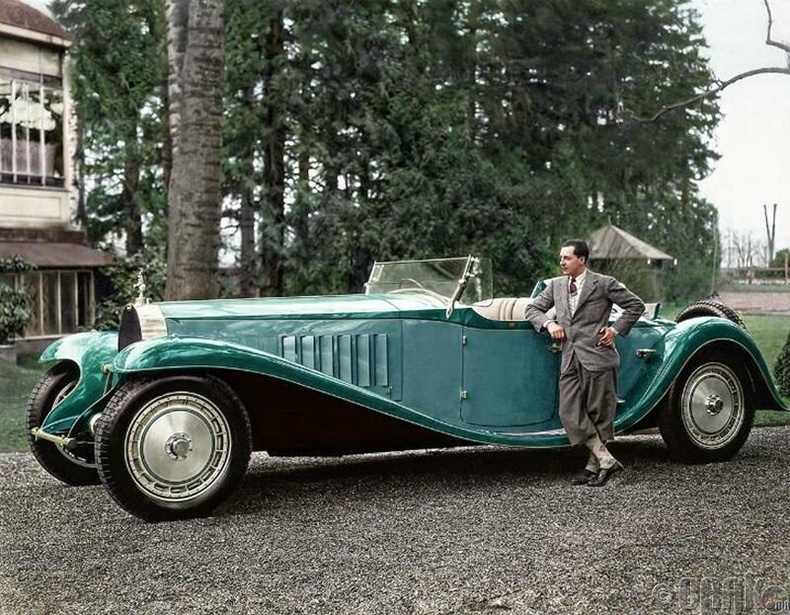 Жин Бугатти "Bugatti Royale Esders Roadster" машиныхаа дэргэд, 1932 онд. /Jean Bugatti/