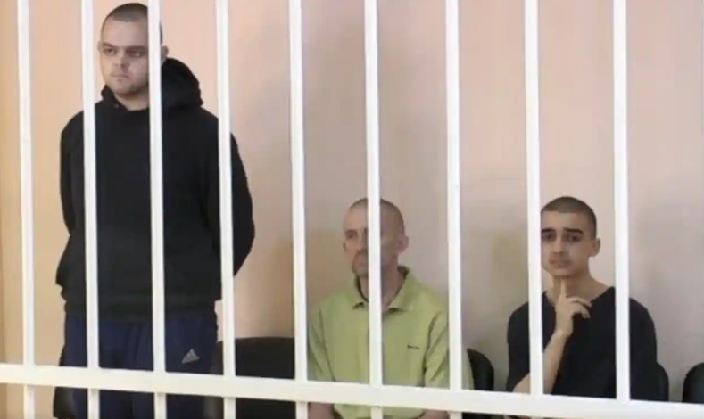 Украины талд байлдаж байгаад ОХУ-ын цэргүүдэд баригдсан Британийн хоёр иргэн шүүхээр орж цаазын ял сонсжээ