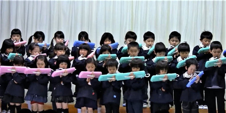 Бүх япон хүүхдүүд хөгжмийн боловсролтой