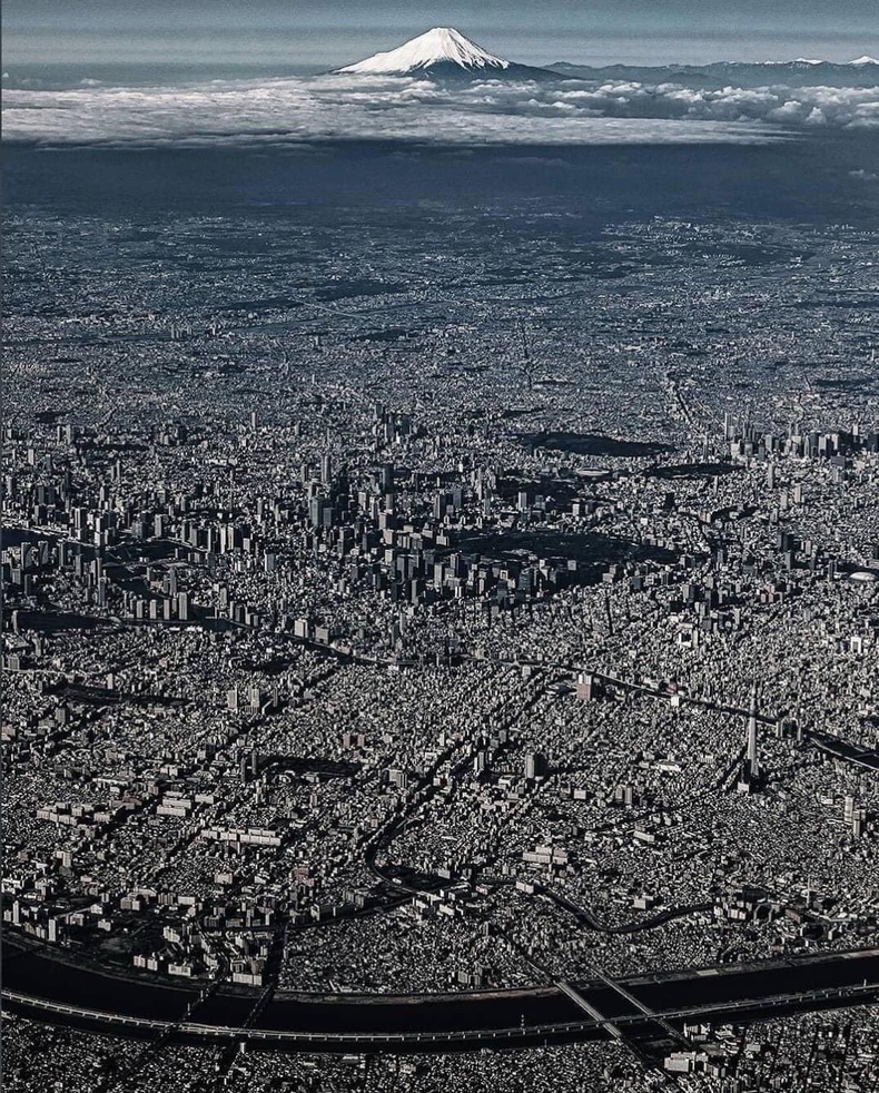 Токио хот, Фүжи уулын агаараас авсан зураглал