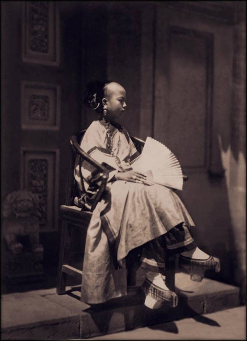 Дэвүүр барьсан охин - Бээжин. 1861-1864 он.