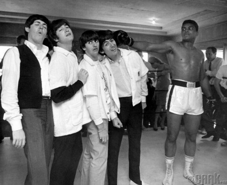 "The Beatles" хамтлагийн гишүүд боксчин Мухаммад Алигийн хамт - 1969 он