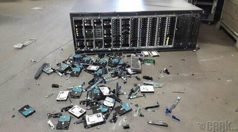 "Компьютрийн серверээ унагахаа мартав аа"