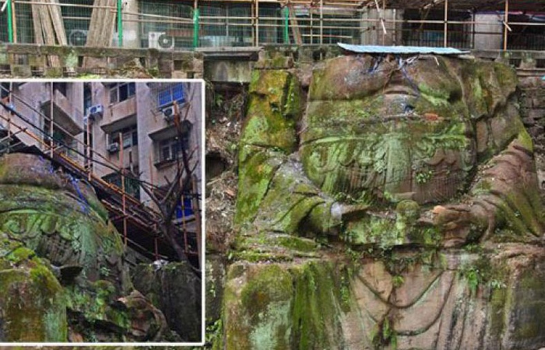 Хятадад 1000 жилийн настай Буддагийн аварга хөшөө орон сууцны барилга доороос гарч иржээ