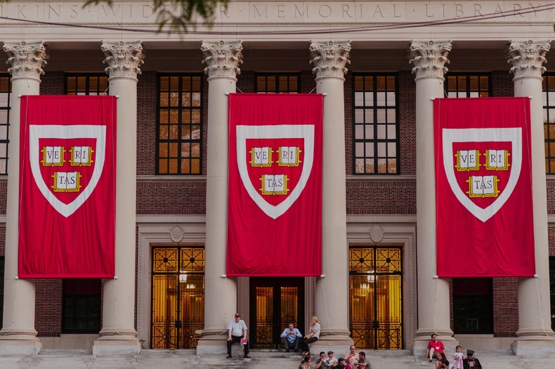 Харвардын их сургуулийн тухай 10 сонирхолтой баримт