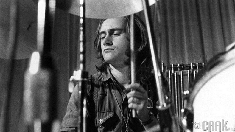 Фил Коллинс бөмбөр тоглож буй нь, 1970-аад он. /Phil Collins/